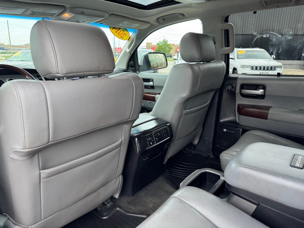 2014 Toyota Sequoia Image 35