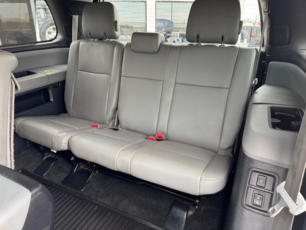 2014 Toyota Sequoia Image 39
