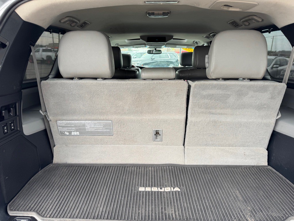 2014 Toyota Sequoia Image 41