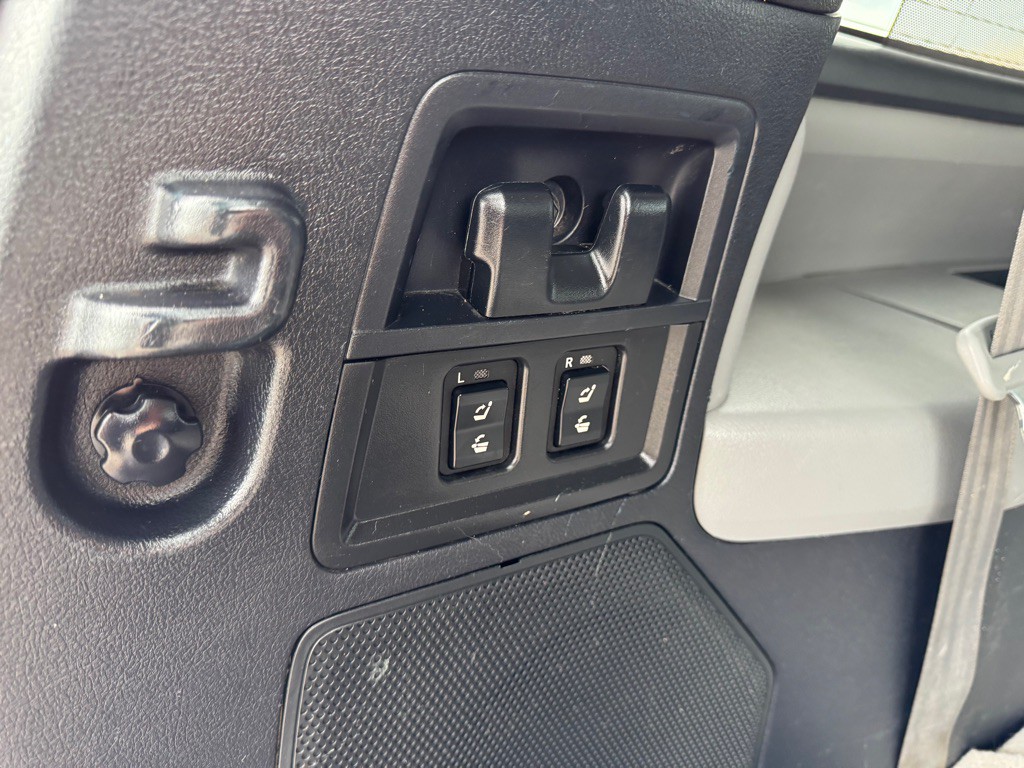 2014 Toyota Sequoia Image 43