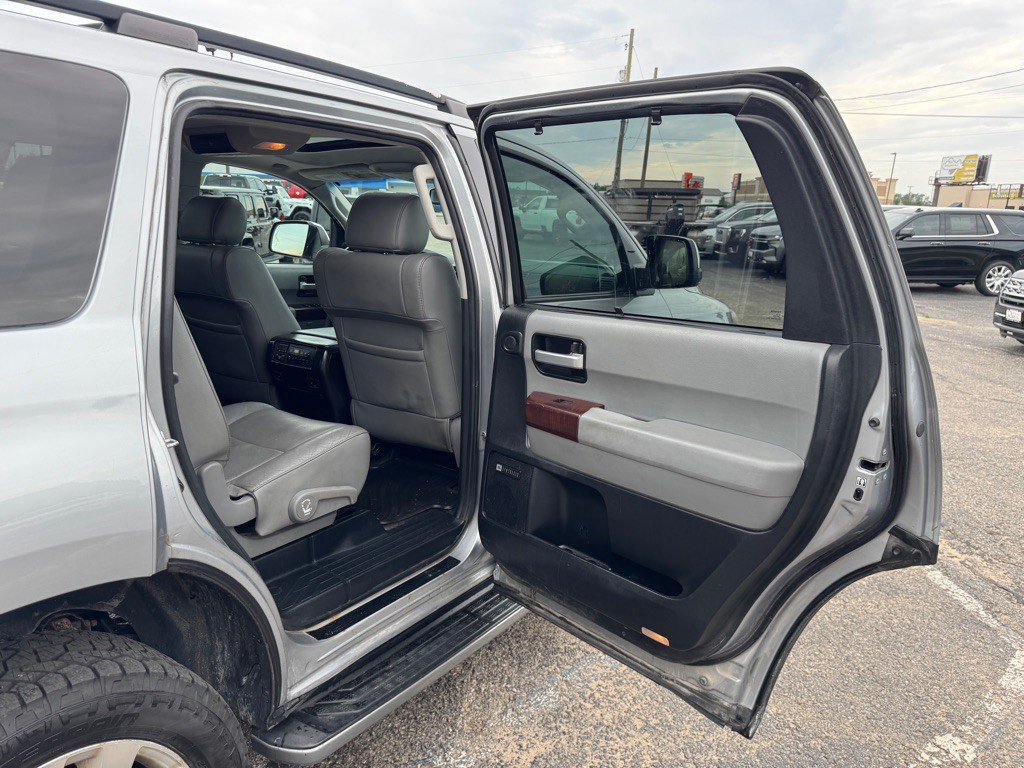 2014 Toyota Sequoia Image 45