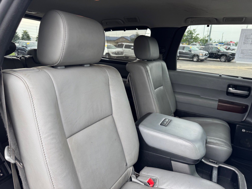 2014 Toyota Sequoia Image 48