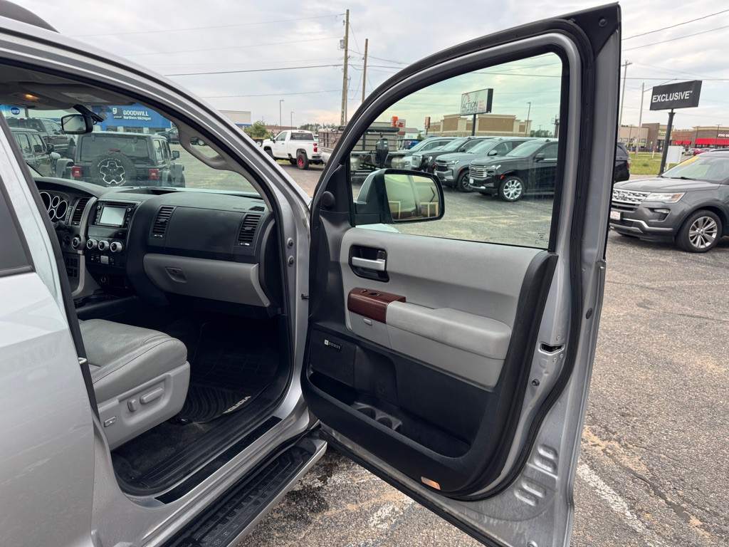 2014 Toyota Sequoia Image 51