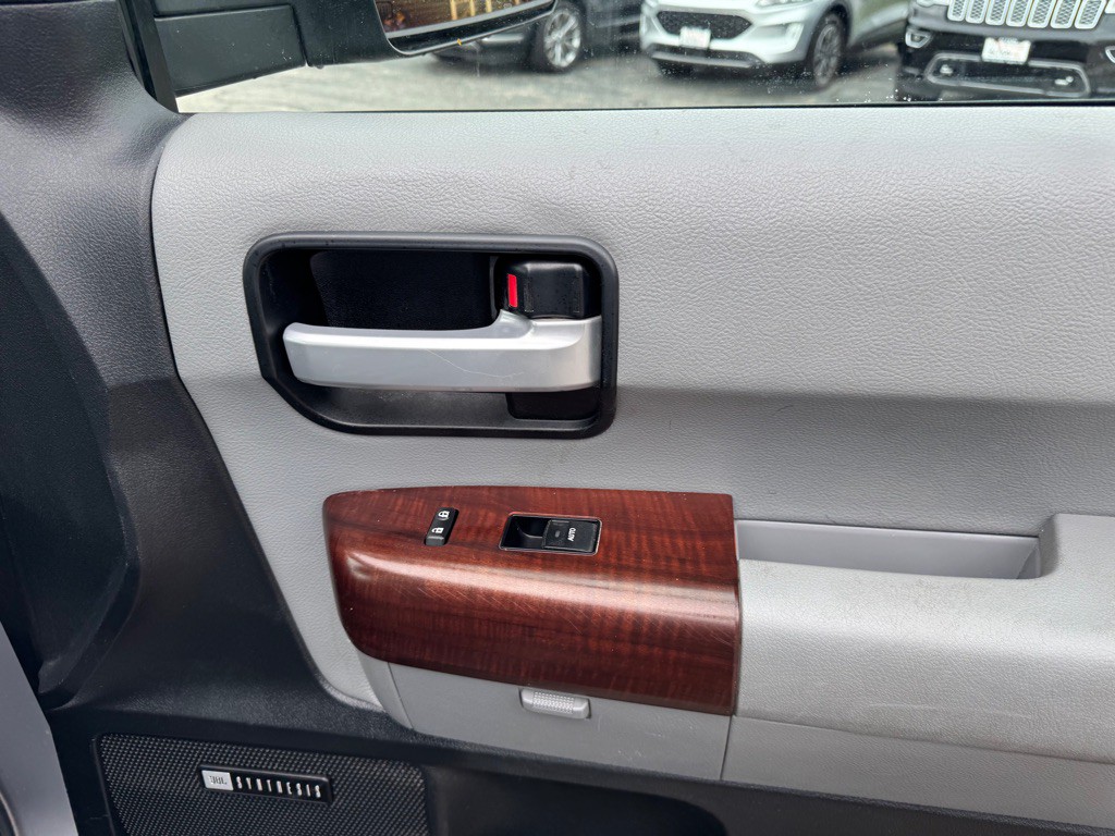 2014 Toyota Sequoia Image 52