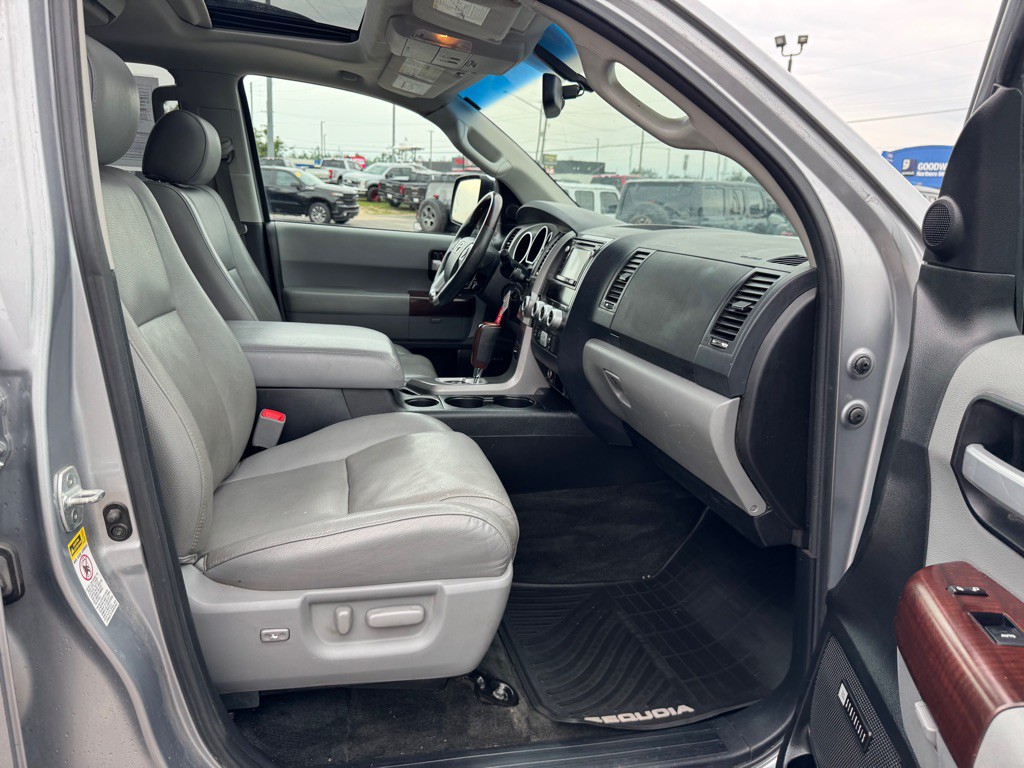 2014 Toyota Sequoia Image 53