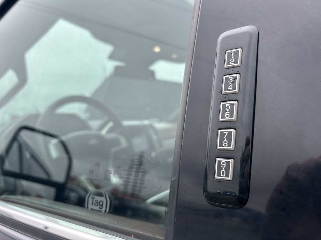 2021 Ford F-250 Image 18