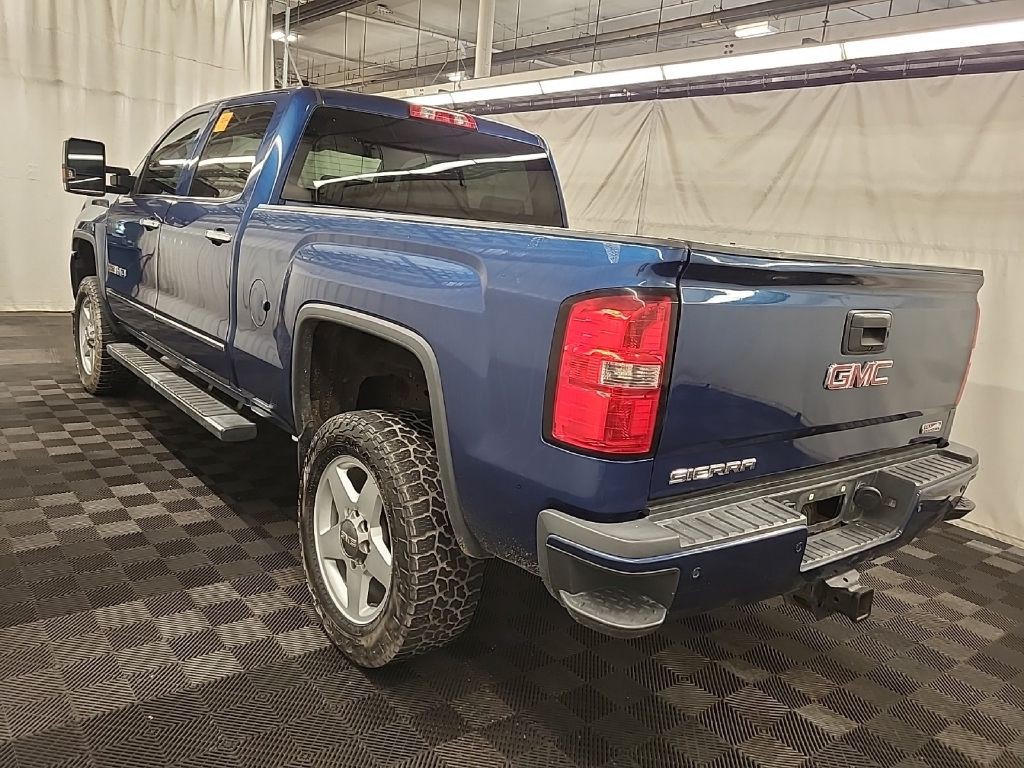 2015 GMC Sierra 2500 Image 2