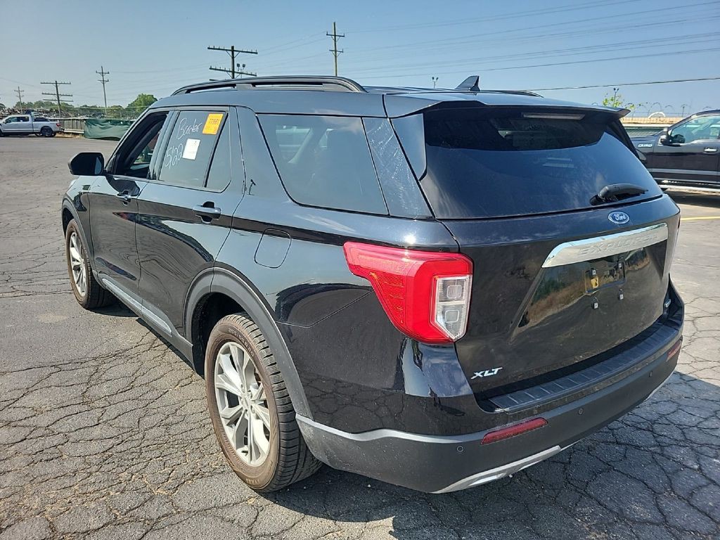 2020 Ford Explorer Image 2