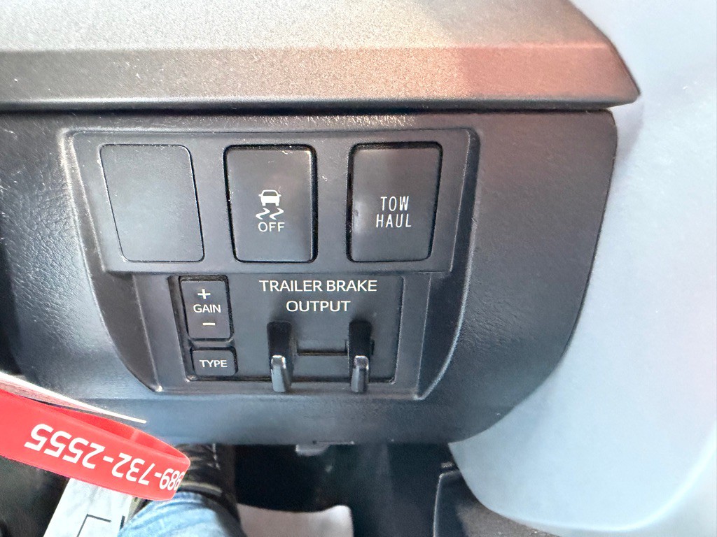 2016 Toyota Tundra Image 25