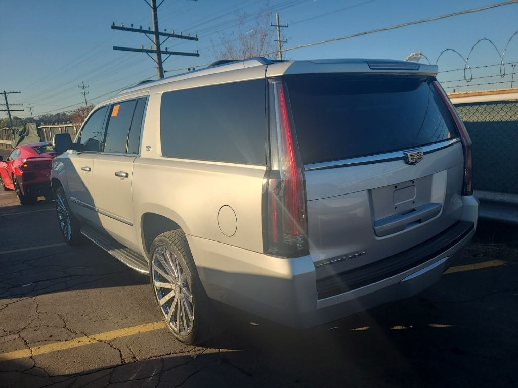 2015 Cadillac Escalade Image 2