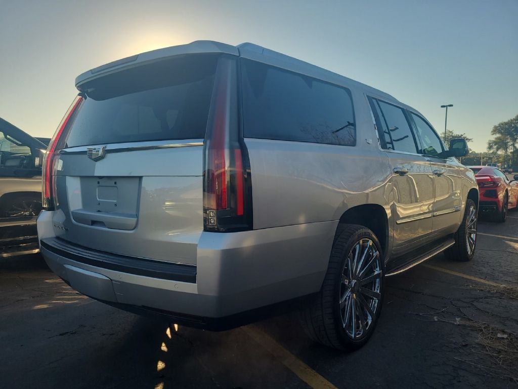 2015 Cadillac Escalade Image 3