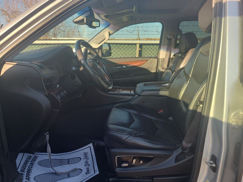 2015 Cadillac Escalade Image 4