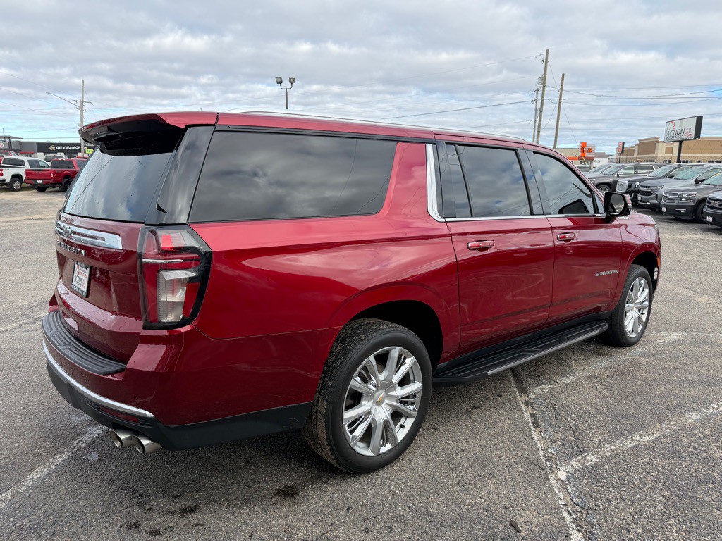 2021 Chevrolet Suburban Image 3