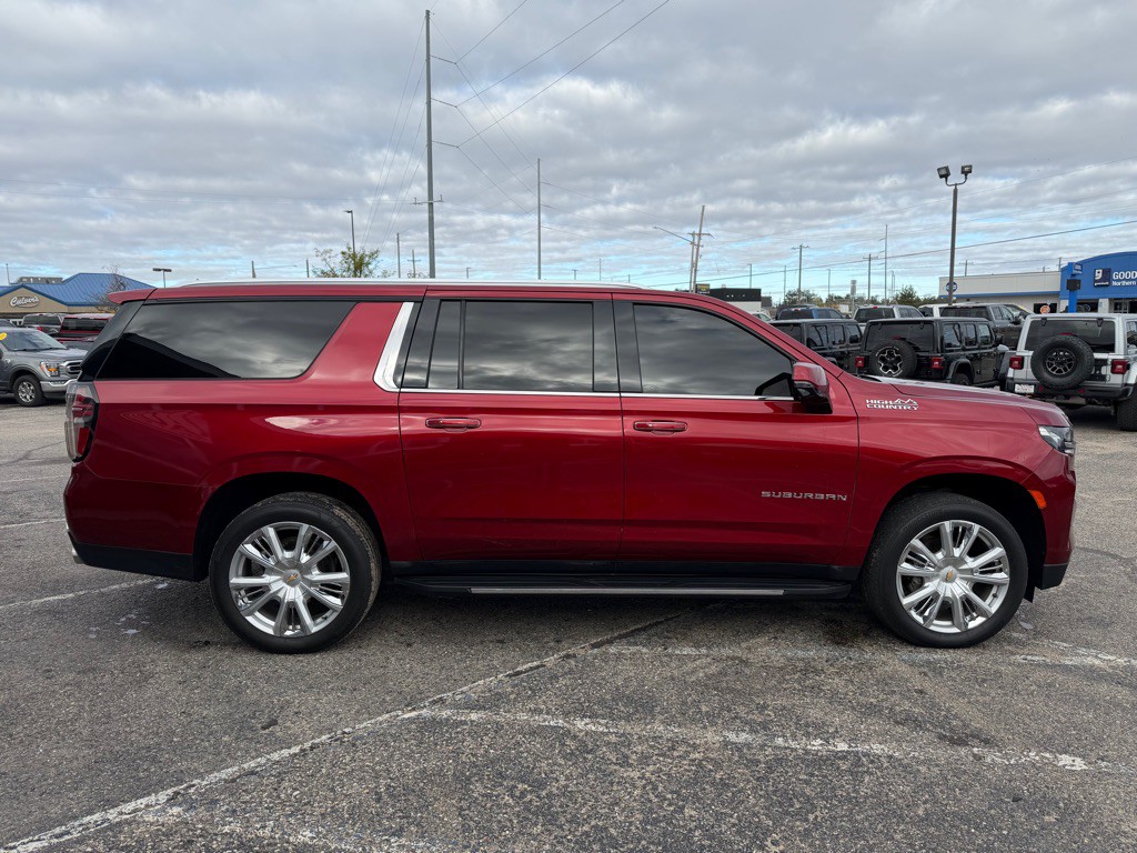 2021 Chevrolet Suburban Image 4