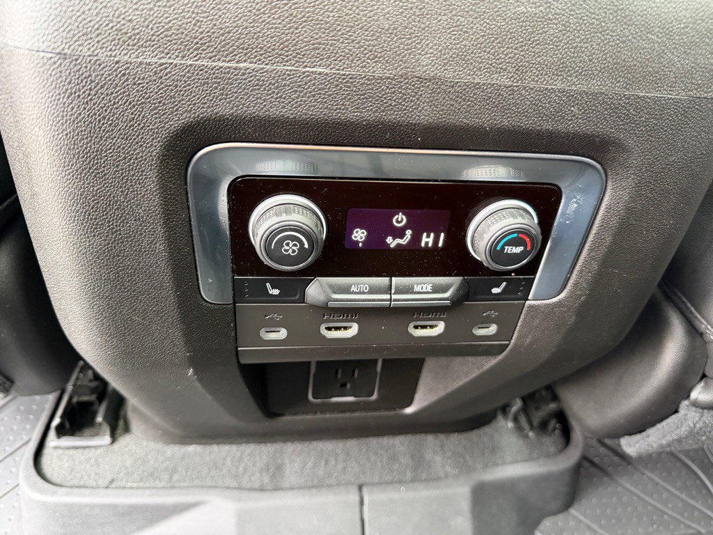 2021 Chevrolet Suburban Image 39