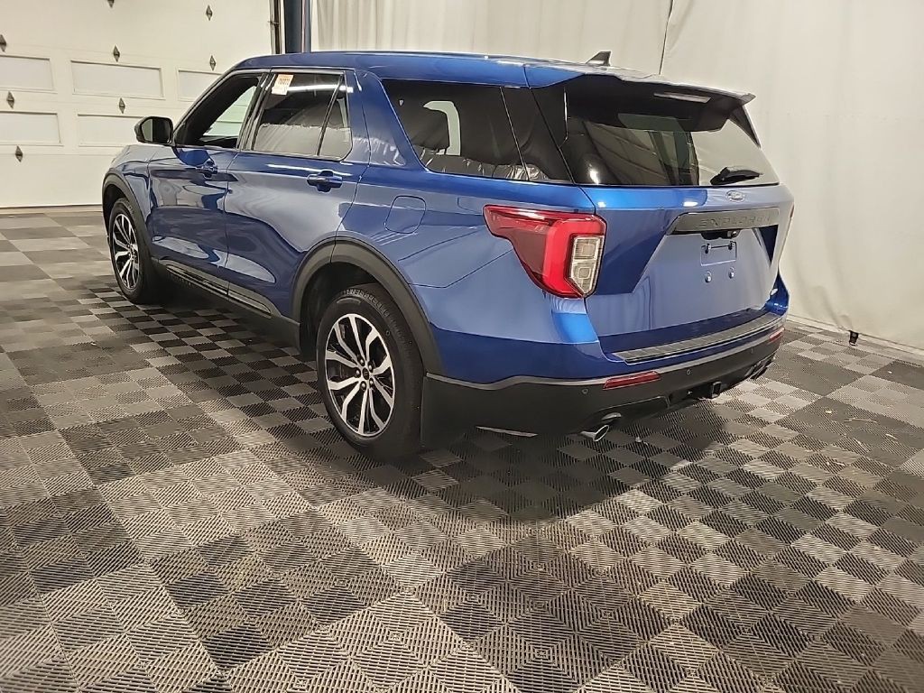 2022 Ford Explorer Image 2