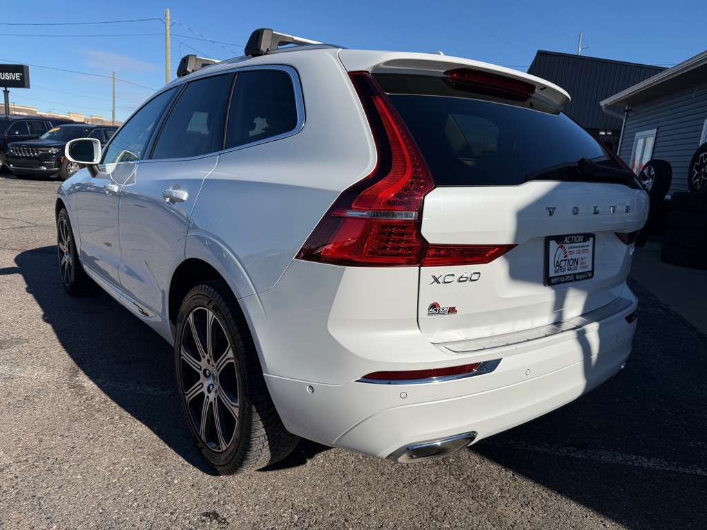 2021 Volvo XC60 Image 3