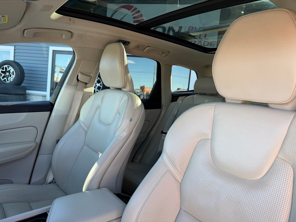 2021 Volvo XC60 Image 13