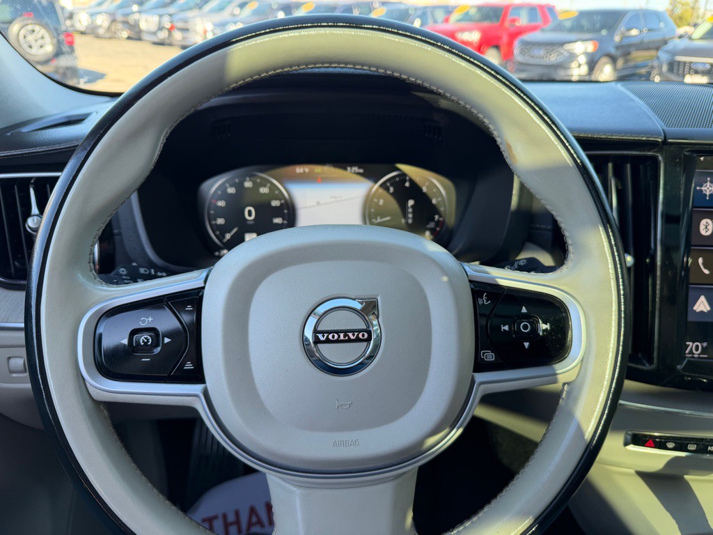 2021 Volvo XC60 Image 16