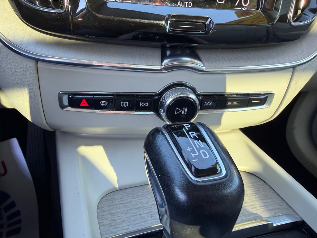 2021 Volvo XC60 Image 28
