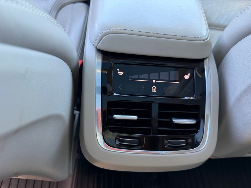 2021 Volvo XC60 Image 40