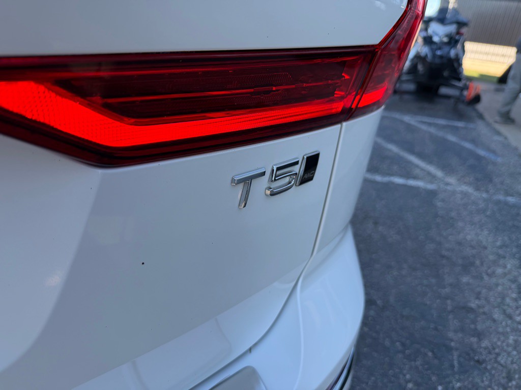 2021 Volvo XC60 Image 43