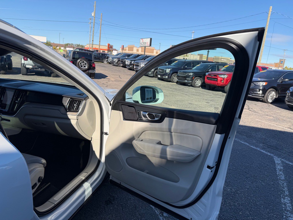2021 Volvo XC60 Image 57