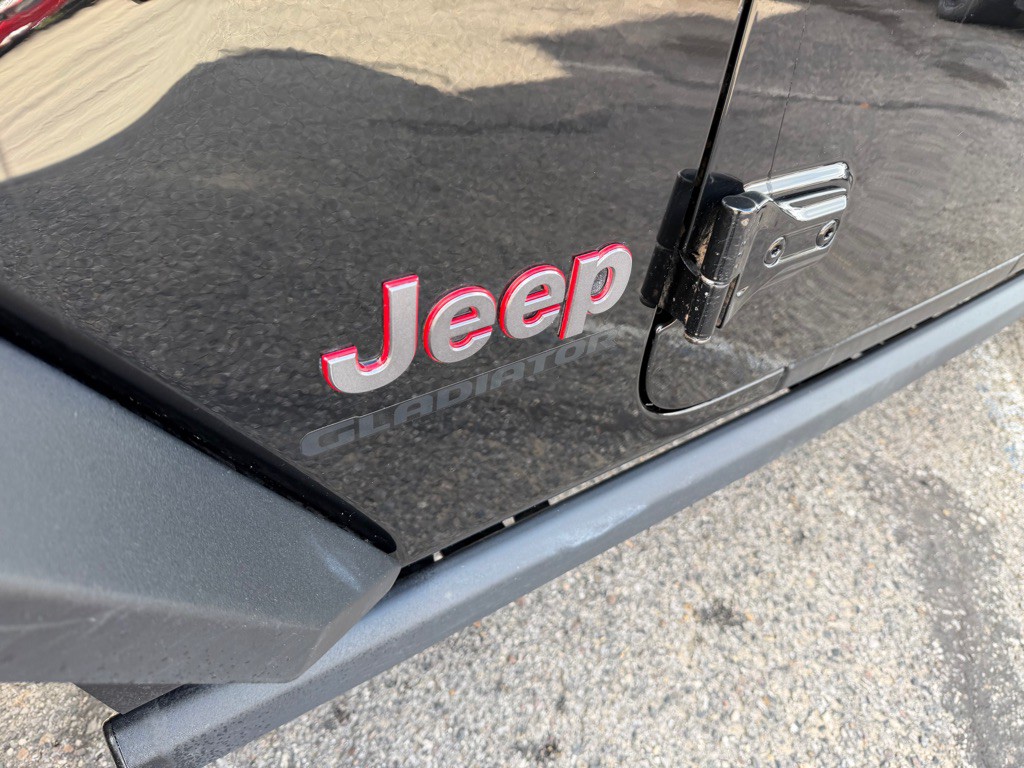 2021 Jeep Gladiator Image 12