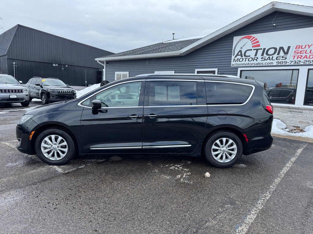 2018 Chrysler Pacifica Image 2