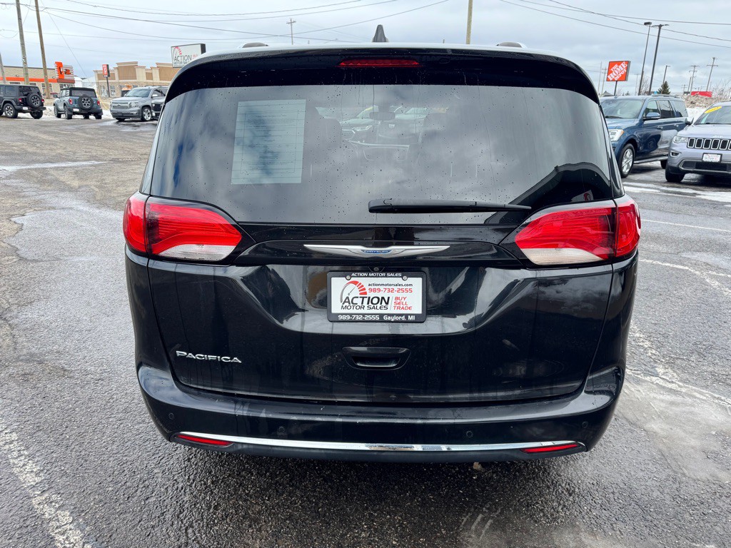 2018 Chrysler Pacifica Image 4