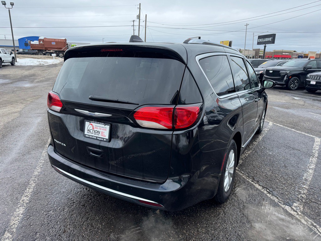 2018 Chrysler Pacifica Image 5