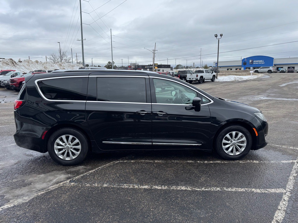 2018 Chrysler Pacifica Image 6