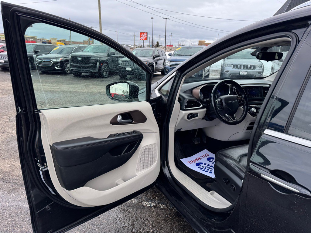 2018 Chrysler Pacifica Image 10