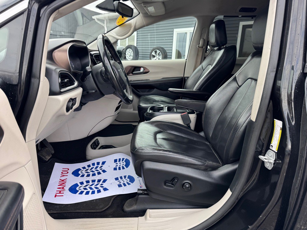 2018 Chrysler Pacifica Image 12