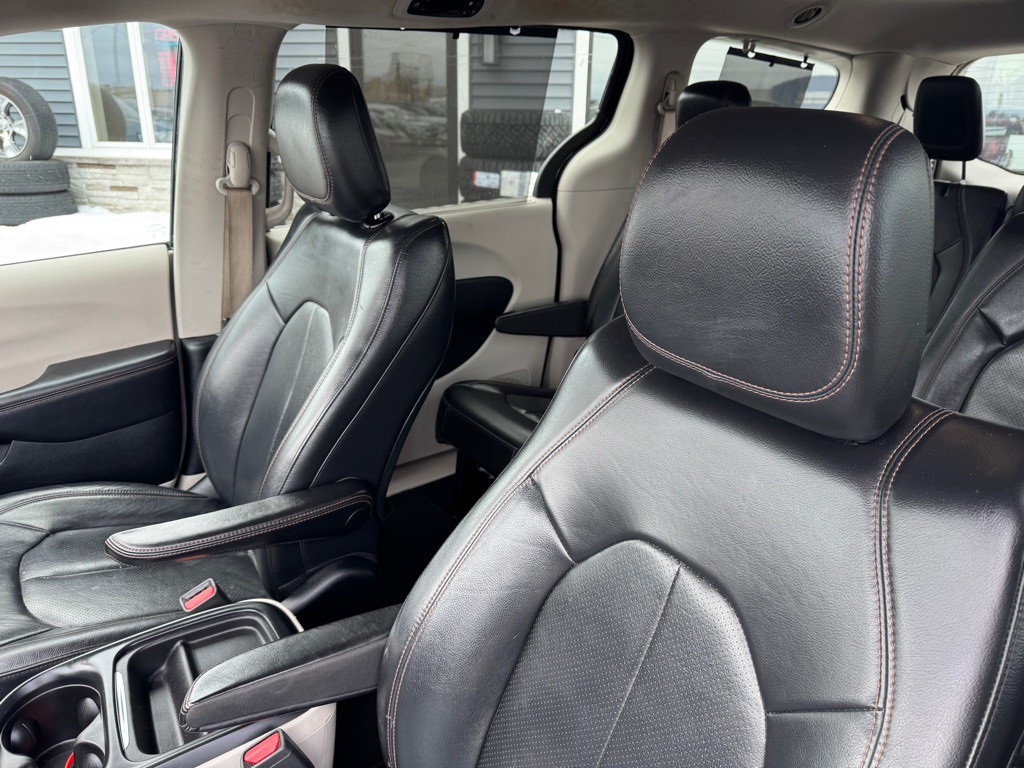 2018 Chrysler Pacifica Image 15