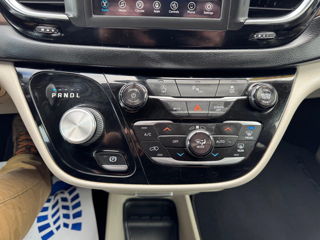 2018 Chrysler Pacifica Image 24