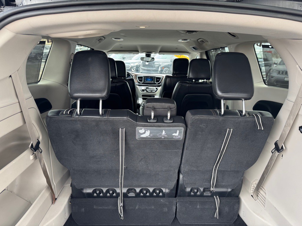 2018 Chrysler Pacifica Image 38