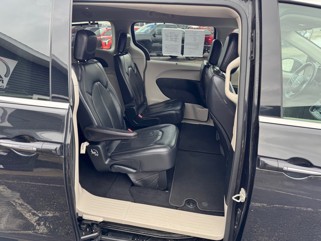 2018 Chrysler Pacifica Image 42