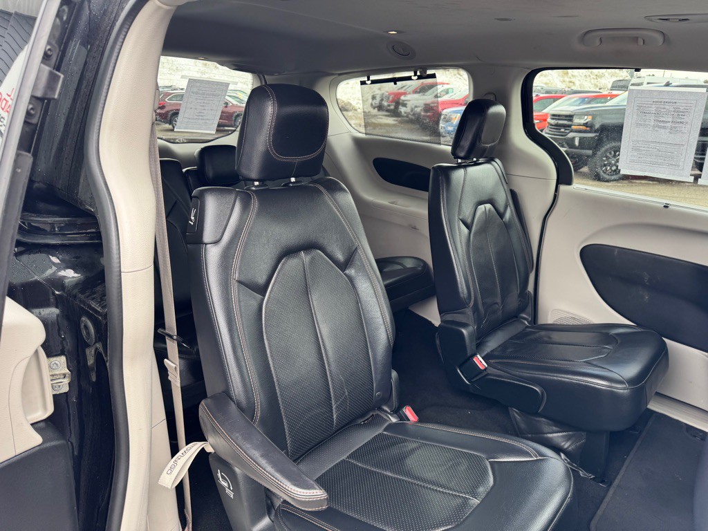 2018 Chrysler Pacifica Image 44