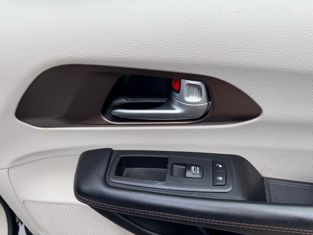 2018 Chrysler Pacifica Image 46
