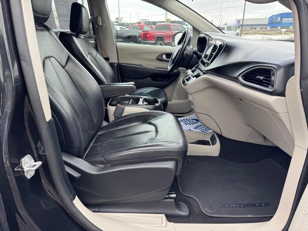 2018 Chrysler Pacifica Image 47