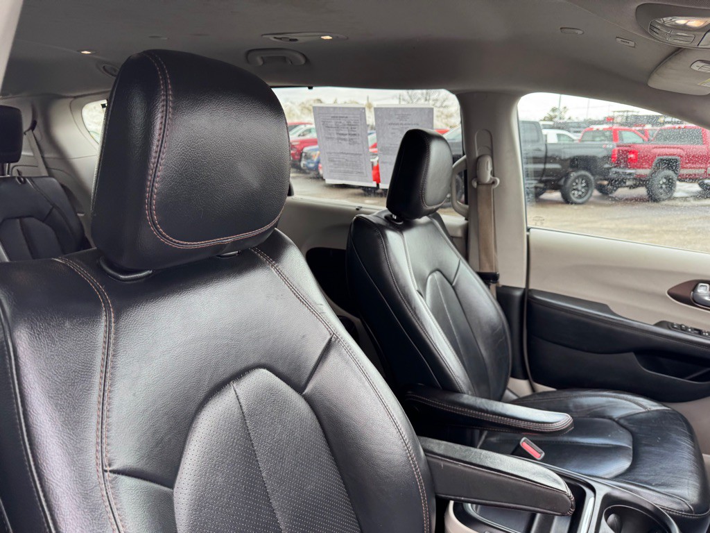 2018 Chrysler Pacifica Image 48
