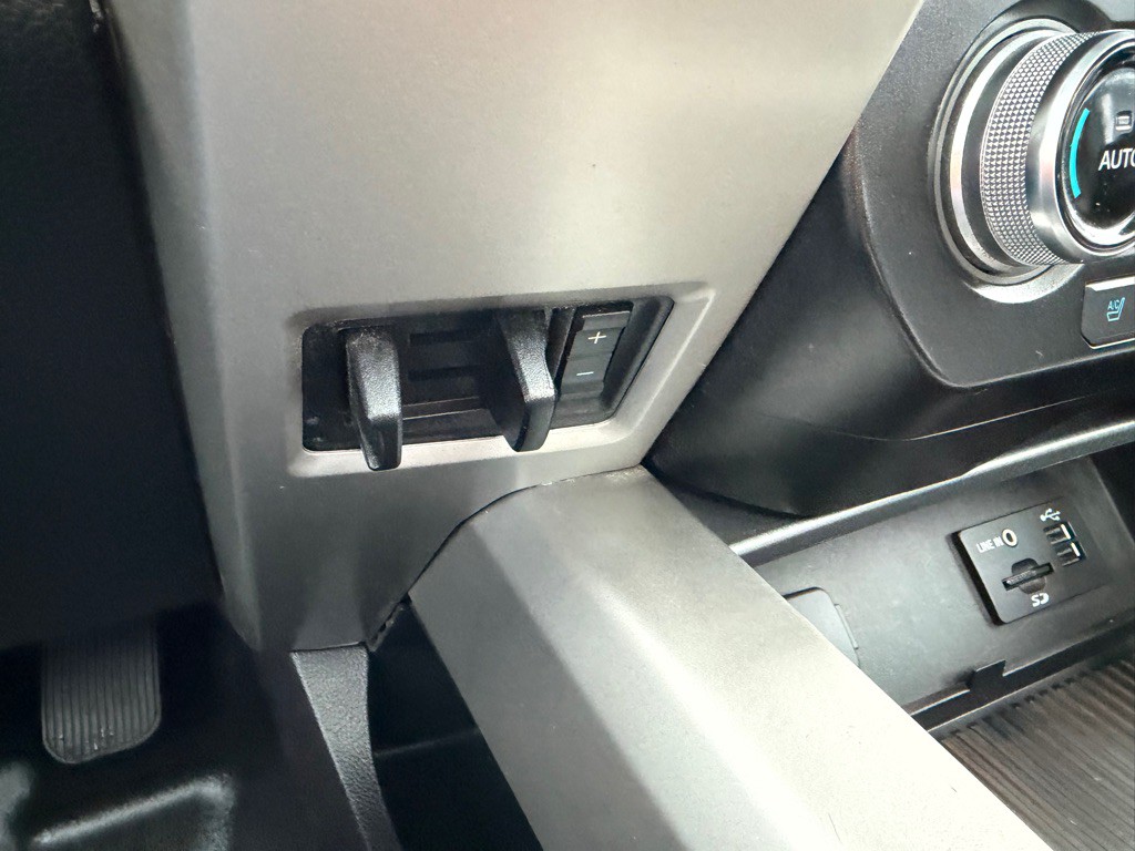 2015 Ford F-150 Image 32