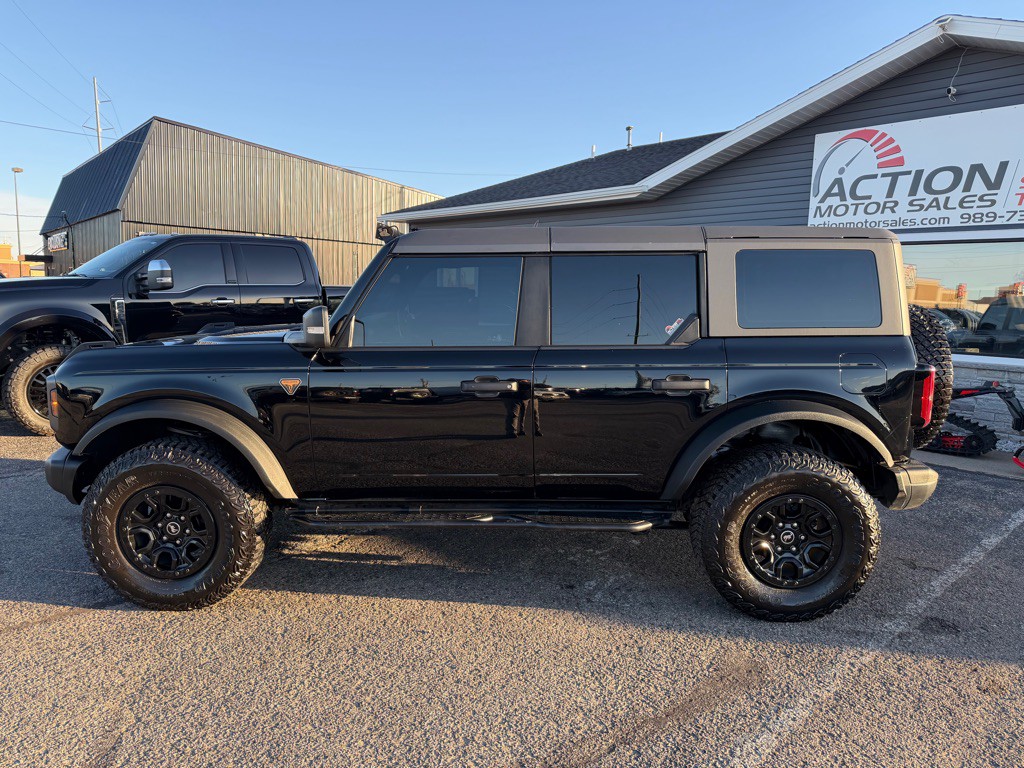 2023 Ford Bronco Image 2