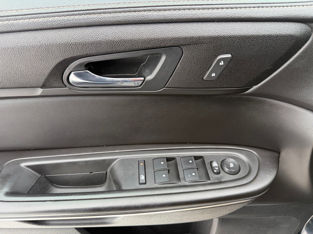 2017 Chevrolet Traverse Image 11