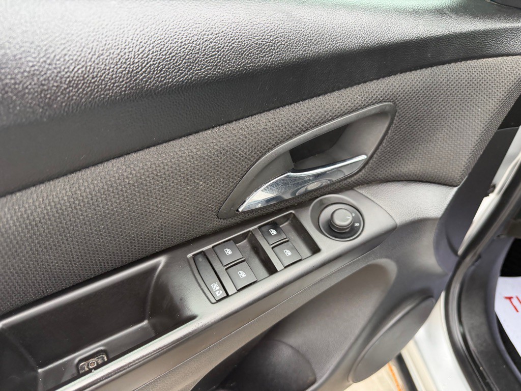2012 Chevrolet Cruze Image 11