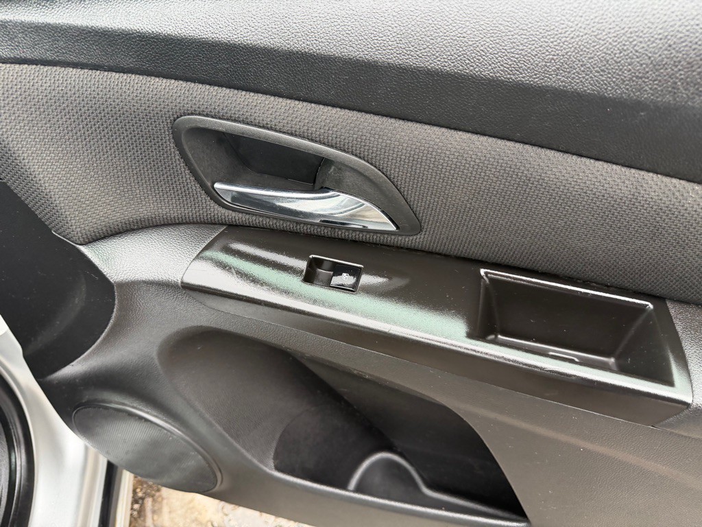 2012 Chevrolet Cruze Image 32