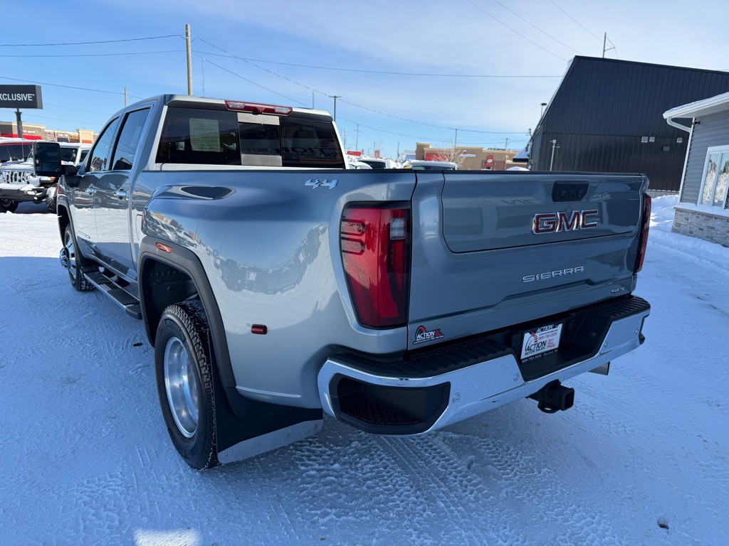 2024 GMC Sierra Image 3