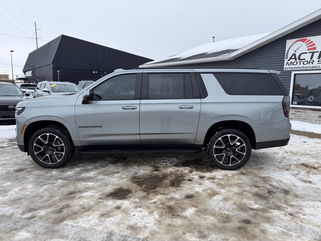 2025 Chevrolet Suburban Image 2
