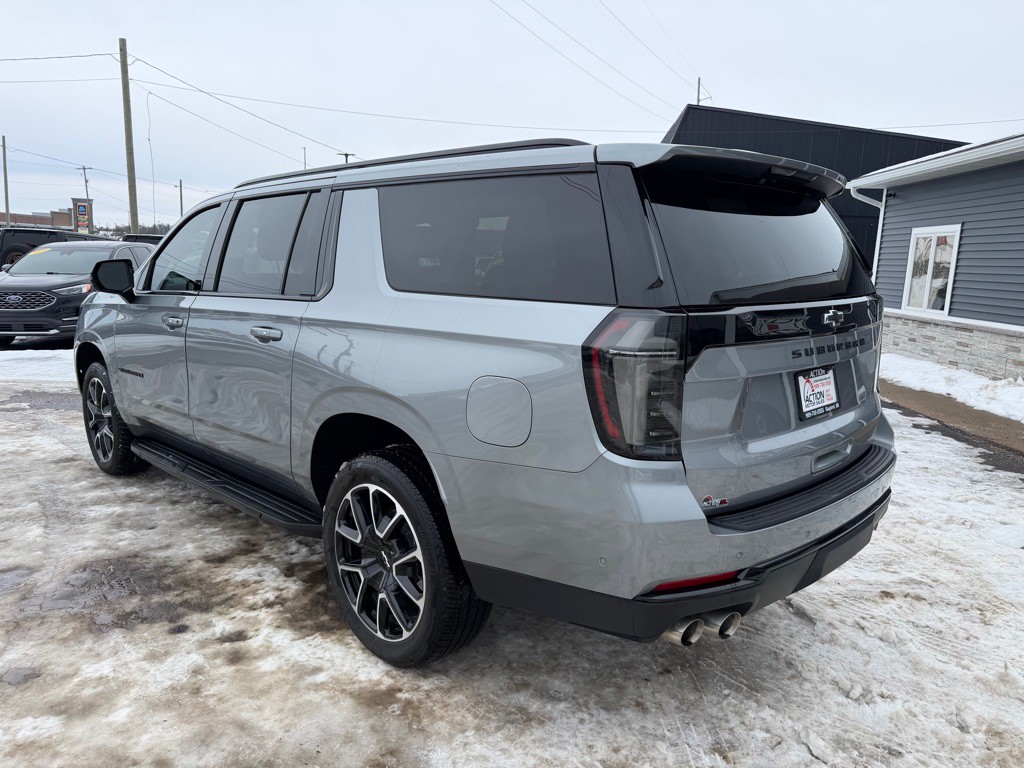 2025 Chevrolet Suburban Image 3